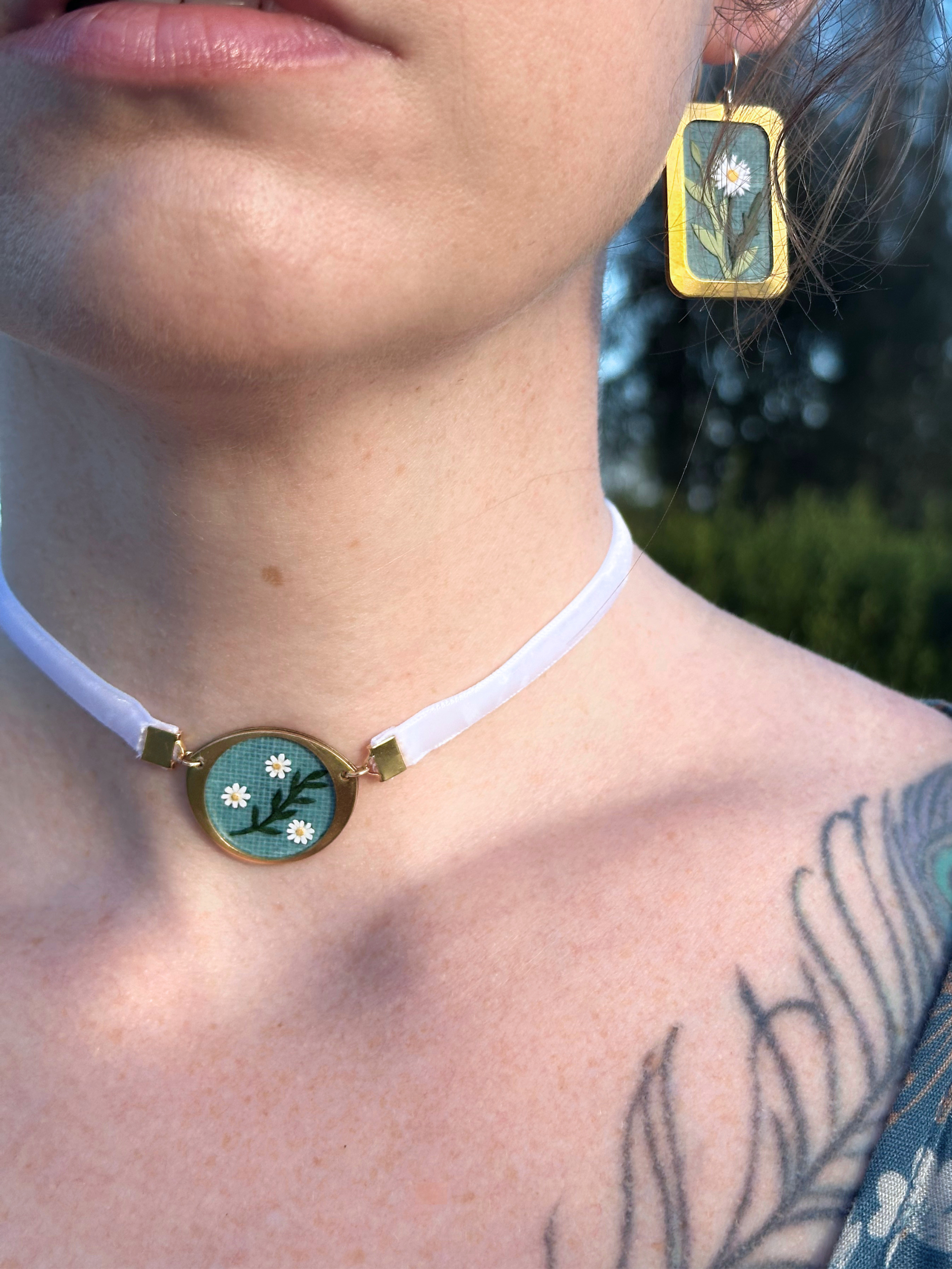Daisy Floral Choker